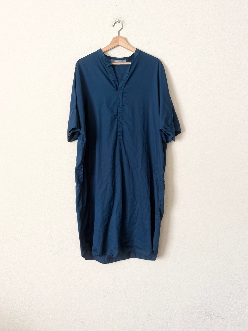Ocean + Main 1X short sleeve cotton pocketed shift dress in blue